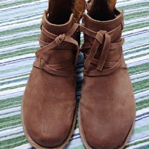 BORN brown Tarkiln distressed leather ankle boots.